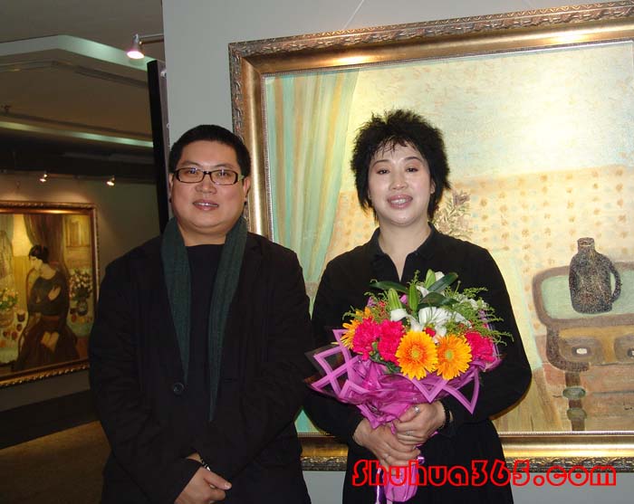 充盈着乡土眷恋的高歌挥洒；李少军自由快乐，色彩瑰丽，曼舞青春的轻吟浅唱 ……画家玲子与名人榜总编 画
